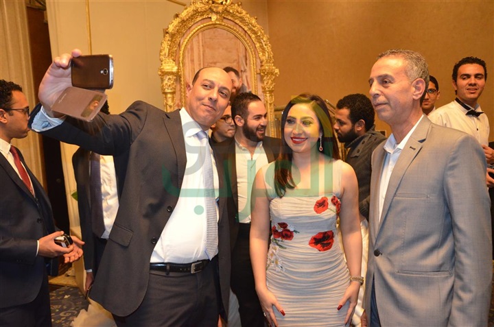 بالصور.. حماقى وبوسى فى زفاف محمد ونورهان بالصور.. حماقى وبوسى فى زفاف محمد ونورهان
