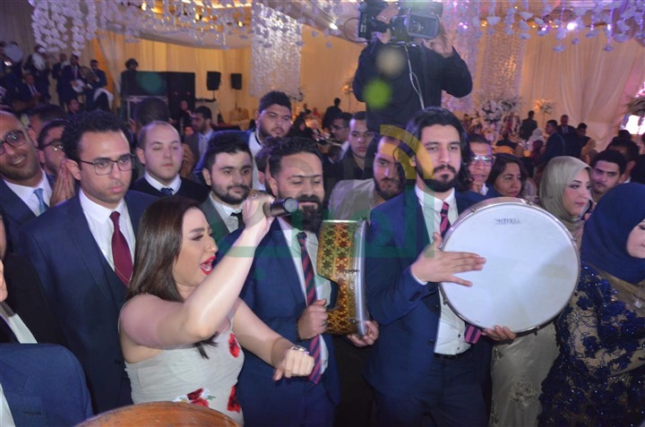 بالصور.. حماقى وبوسى فى زفاف محمد ونورهان بالصور.. حماقى وبوسى فى زفاف محمد ونورهان