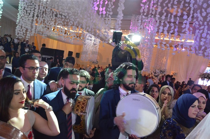بالصور.. حماقى وبوسى فى زفاف محمد ونورهان بالصور.. حماقى وبوسى فى زفاف محمد ونورهان