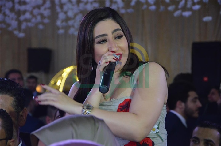 بالصور.. حماقى وبوسى فى زفاف محمد ونورهان بالصور.. حماقى وبوسى فى زفاف محمد ونورهان