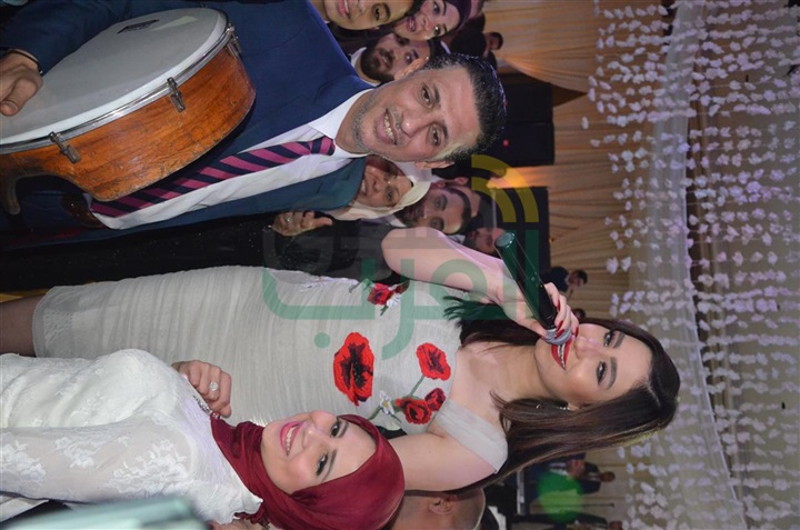 بالصور.. حماقى وبوسى فى زفاف محمد ونورهان بالصور.. حماقى وبوسى فى زفاف محمد ونورهان