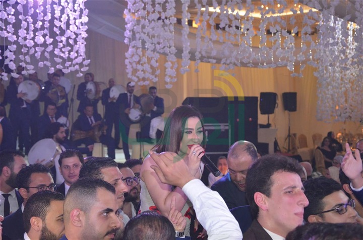 بالصور.. حماقى وبوسى فى زفاف محمد ونورهان بالصور.. حماقى وبوسى فى زفاف محمد ونورهان