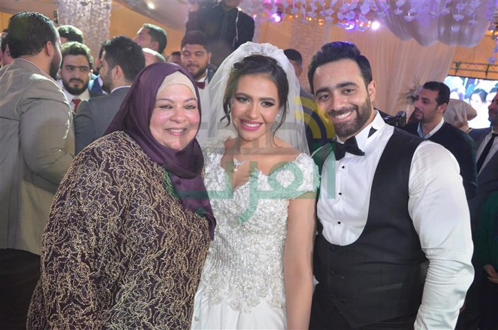 بالصور.. حماقى وبوسى فى زفاف محمد ونورهان بالصور.. حماقى وبوسى فى زفاف محمد ونورهان