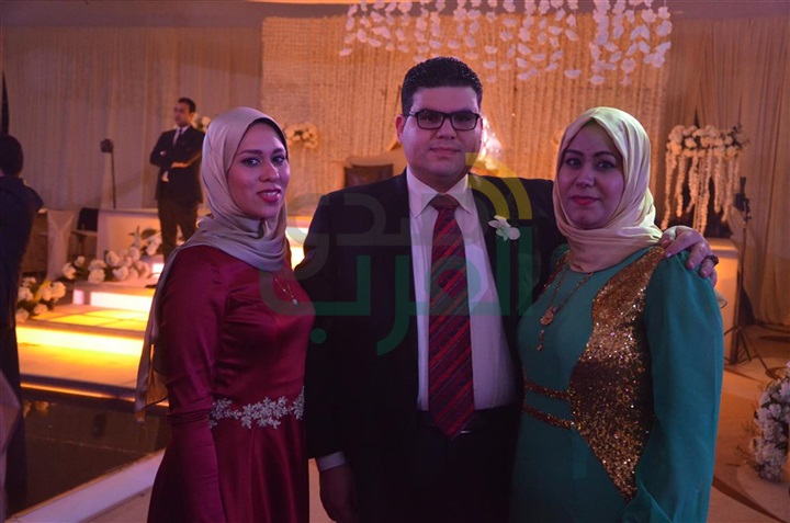 بالصور.. حماقى وبوسى فى زفاف محمد ونورهان بالصور.. حماقى وبوسى فى زفاف محمد ونورهان