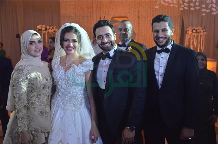 بالصور.. حماقى وبوسى فى زفاف محمد ونورهان بالصور.. حماقى وبوسى فى زفاف محمد ونورهان