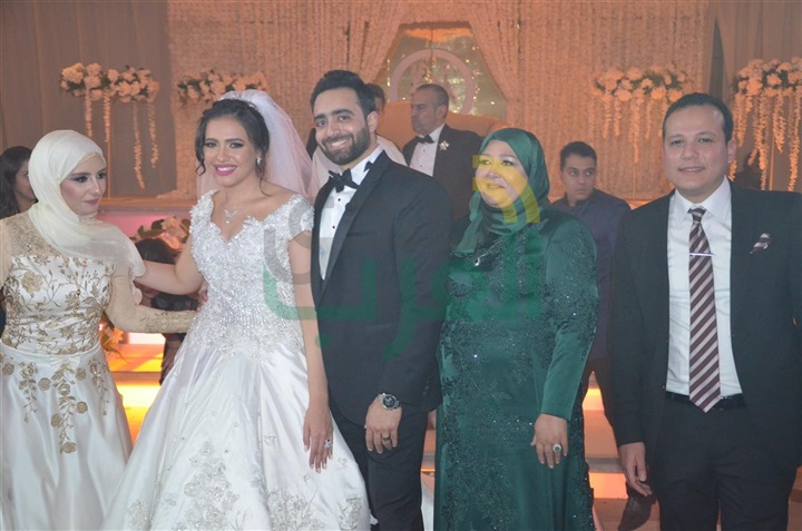بالصور.. حماقى وبوسى فى زفاف محمد ونورهان بالصور.. حماقى وبوسى فى زفاف محمد ونورهان