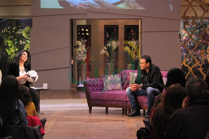 بالصور.. تفاصيل لقاء "الحضري" في "معكم.. منى الشاذلي"