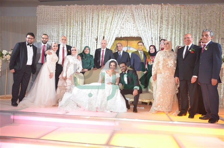 بالصور.. حماقى وبوسى فى زفاف محمد ونورهان بالصور.. حماقى وبوسى فى زفاف محمد ونورهان