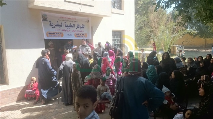 بالصور.. علاج 765 حالة في قوافل طبية بقرى بلاد المال وأولاد نجم بقنا