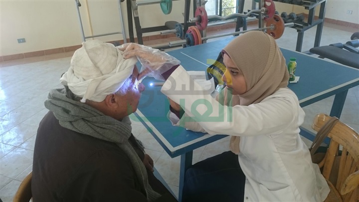 بالصور.. علاج 765 حالة في قوافل طبية بقرى بلاد المال وأولاد نجم بقنا