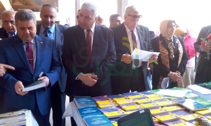 رئيس جامعة بنها ووكيل التعليم بالقليوبية يفتتحان معرض الكتاب