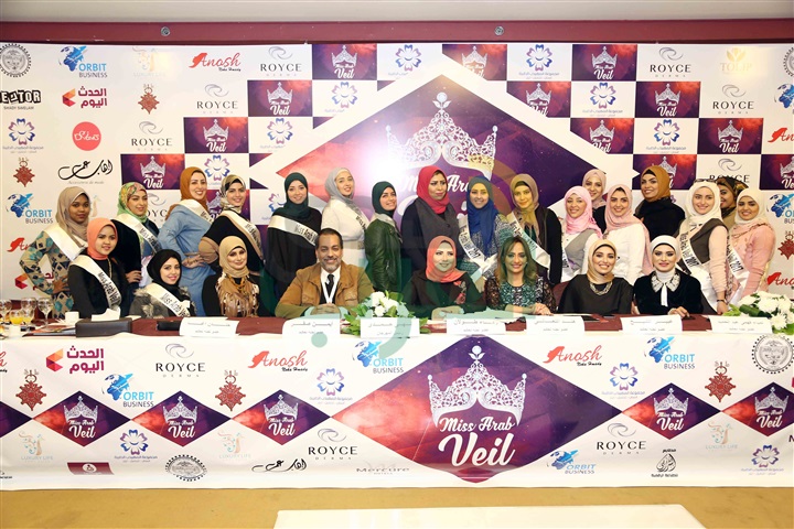 بالصور.. عشرات الفتيات أمام لجنة تحكيم مهرجان ملكة جمال المحجبات العرب بالصور.. عشرات الفتيات أمام لجنة تحكيم مهرجان ملكة جمال المحجبات العرب