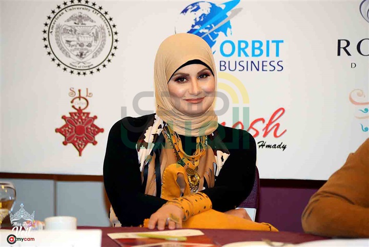 بالصور.. عشرات الفتيات أمام لجنة تحكيم مهرجان ملكة جمال المحجبات العرب بالصور.. عشرات الفتيات أمام لجنة تحكيم مهرجان ملكة جمال المحجبات العرب