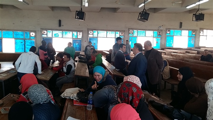 القاضى يتابع انتظام الدراسة ويبحث شكاوى الطلاب