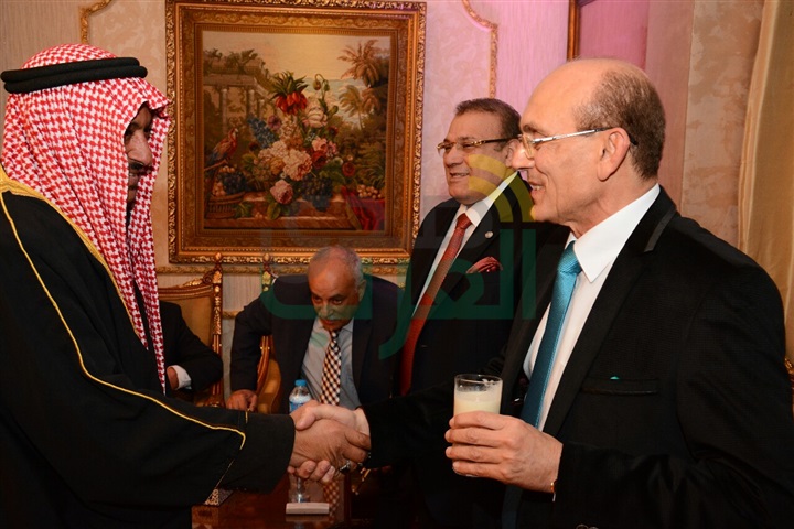 بالصور..  توافد الضيوف علي صالون حسن راتب للثقافه بحضور الفنان محمد صبحي 