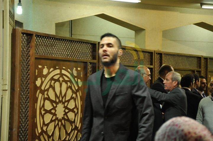 انتهاء عزاء والد المطرب محمود العسيلى بحضور المشاهير