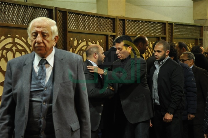 انتهاء عزاء والد المطرب محمود العسيلى بحضور المشاهير