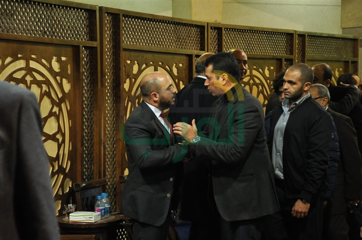 انتهاء عزاء والد المطرب محمود العسيلى بحضور المشاهير