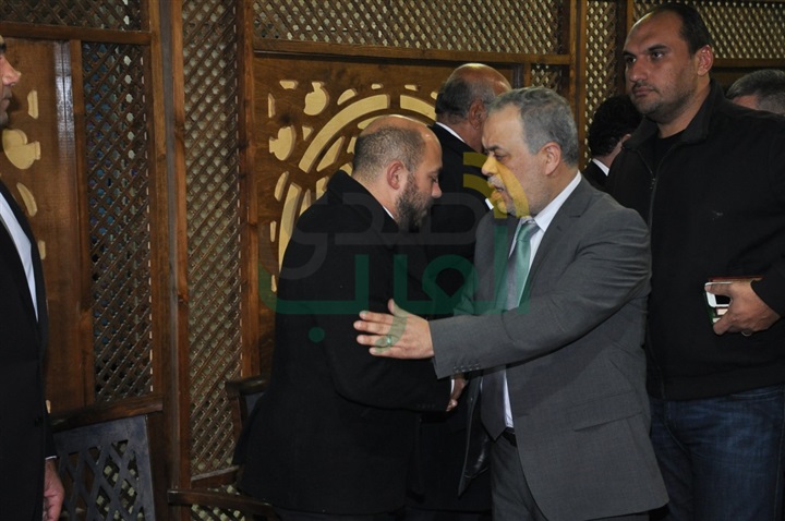 انتهاء عزاء والد المطرب محمود العسيلى بحضور المشاهير