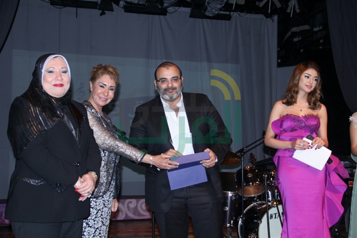 بالصور.. تكريم نجوم الفن فى حفل توزيع جوائز إذاعة الشرق الاوسط بالصور.. تكريم نجوم الفن فى حفل توزيع جوائز إذاعة الشرق الاوسط