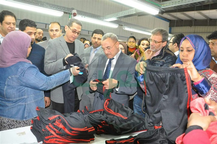 بالصور..محافظ القليوبية يتفقد مشروع وظيفتك جنب بيتك