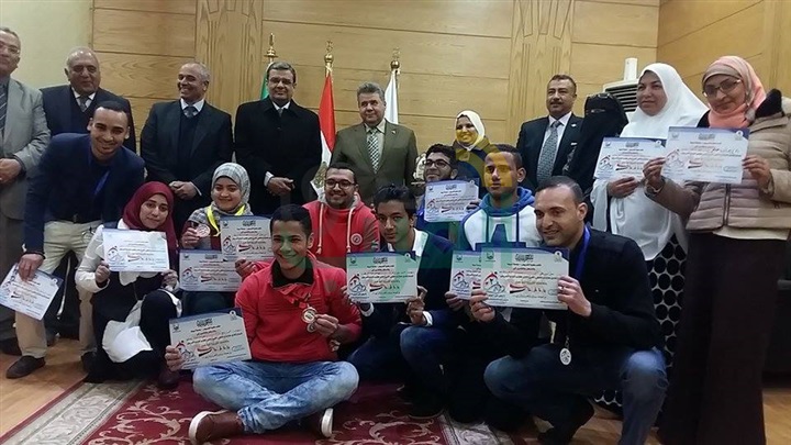 بالصور.. مجلس جامعة بنها يكرم طلاب كلية التمريض  