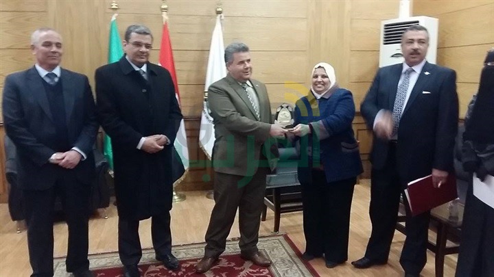 بالصور.. مجلس جامعة بنها يكرم طلاب كلية التمريض  