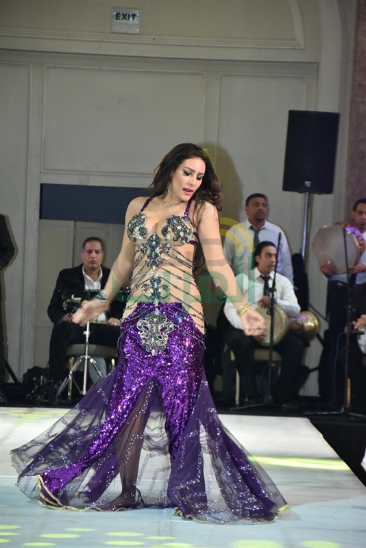 بالصور.. الراقصة "إيمي سلطان" تشعل حفل عيد الحب بالفورسيزون بالصور.. الراقصة "إيمي سلطان" تشعل حفل عيد الحب بالفورسيزون
