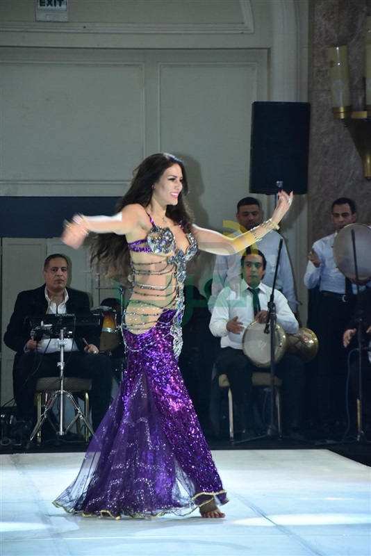 بالصور.. الراقصة "إيمي سلطان" تشعل حفل عيد الحب بالفورسيزون بالصور.. الراقصة "إيمي سلطان" تشعل حفل عيد الحب بالفورسيزون