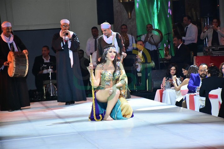 بالصور.. الراقصة "إيمي سلطان" تشعل حفل عيد الحب بالفورسيزون بالصور.. الراقصة "إيمي سلطان" تشعل حفل عيد الحب بالفورسيزون