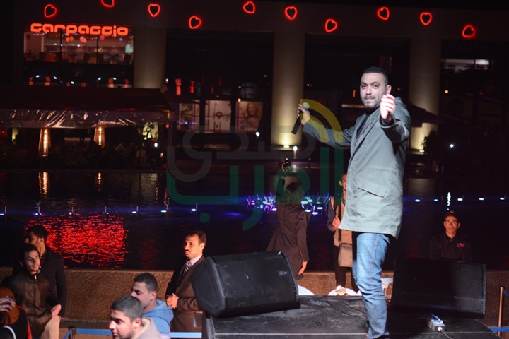 بالصور.. كريم محسن و"عالرصيف باند" يشعلان حفل عيد الحب بالتجمع الخامس بالصور.. كريم محسن و"عالرصيف باند" يشعلان حفل عيد الحب بالتجمع الخامس