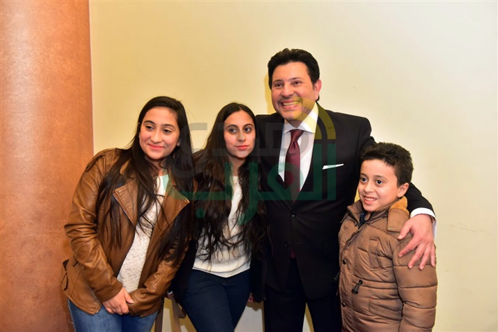 بالصور .. هاني شاكر يطرب جمهور الإسكندرية في حفل عيد الحب بالصور .. هاني شاكر يطرب جمهور الإسكندرية في حفل عيد الحب