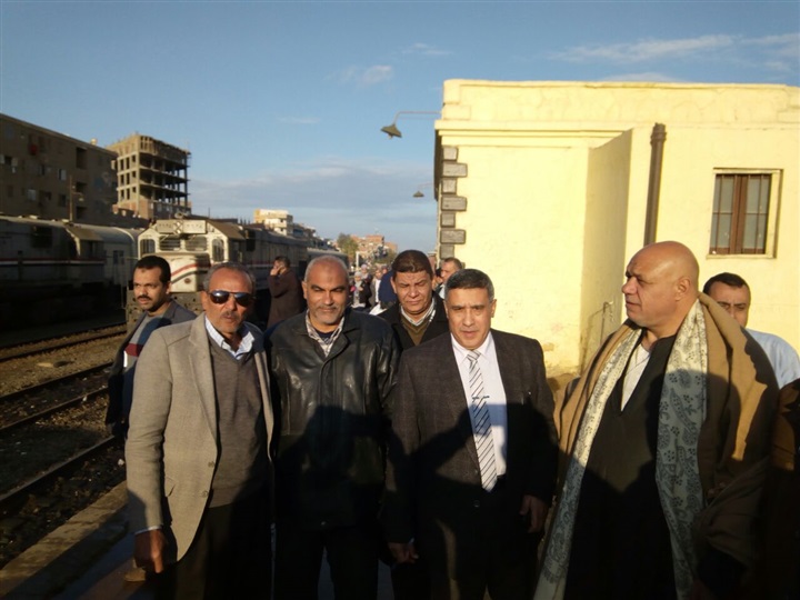 بالصور .. اعتصام سائقي القطارات لعدم وجود شرطة بالقليوبية
