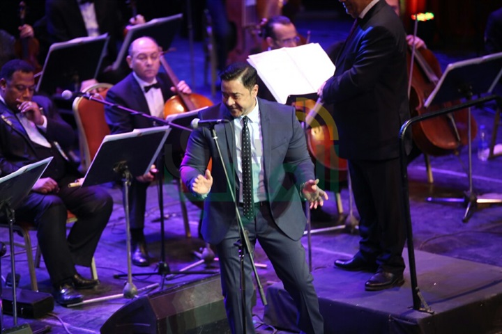 بالصور .. مدحت صالح يحيي حفل عيد الحب بمصاحبة عمرو سليم بالصور .. مدحت صالح يحيي حفل عيد الحب بمصاحبة عمرو سليم