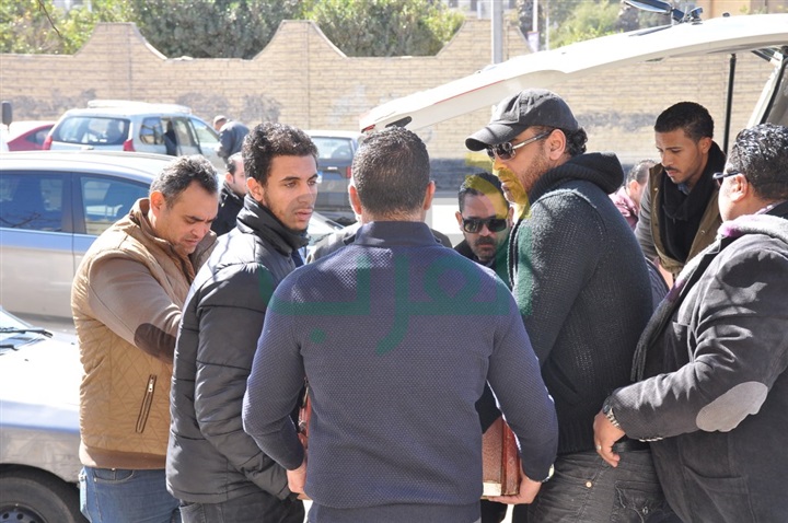 بالصور.. وصول جثمان والد الفنان أمير كرارة لمسجد السلطان حسن 