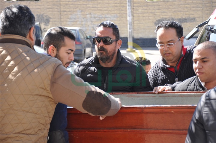 بالصور.. وصول جثمان والد الفنان أمير كرارة لمسجد السلطان حسن 