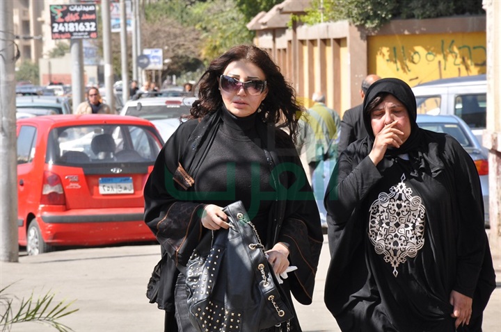 بالصور.. نجوم الفن يشيعون جنازة والد امير كرارة بالصور.. نجوم الفن يشيعون جنازة والد امير كرارة