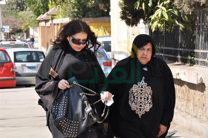 بالصور.. نجوم الفن يشيعون جنازة والد امير كرارة بالصور.. نجوم الفن يشيعون جنازة والد امير كرارة