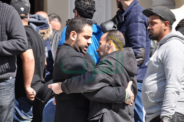 بالصور.. نجوم الفن يشيعون جنازة والد امير كرارة بالصور.. نجوم الفن يشيعون جنازة والد امير كرارة