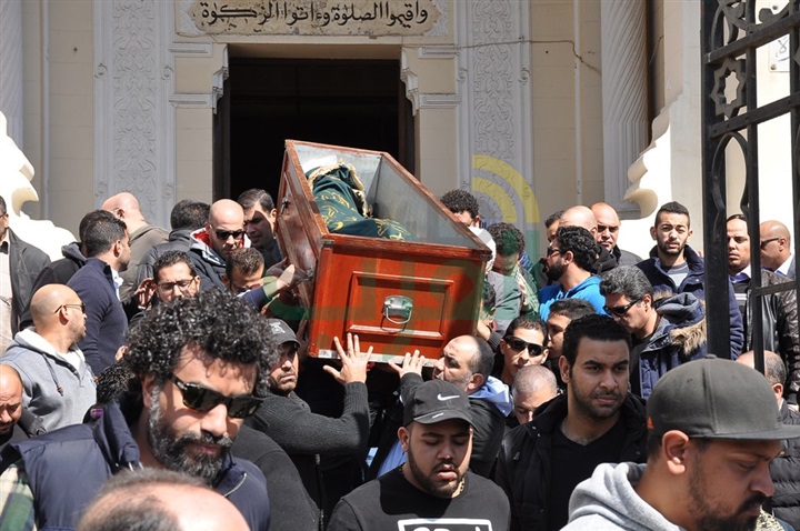 بالصور.. نجوم الفن يشيعون جنازة والد امير كرارة بالصور.. نجوم الفن يشيعون جنازة والد امير كرارة