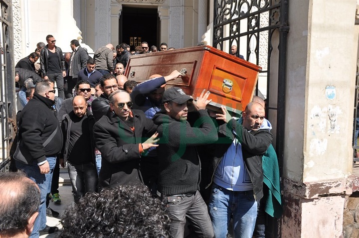 بالصور.. نجوم الفن يشيعون جنازة والد امير كرارة بالصور.. نجوم الفن يشيعون جنازة والد امير كرارة