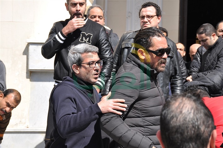 بالصور.. نجوم الفن يشيعون جنازة والد امير كرارة بالصور.. نجوم الفن يشيعون جنازة والد امير كرارة