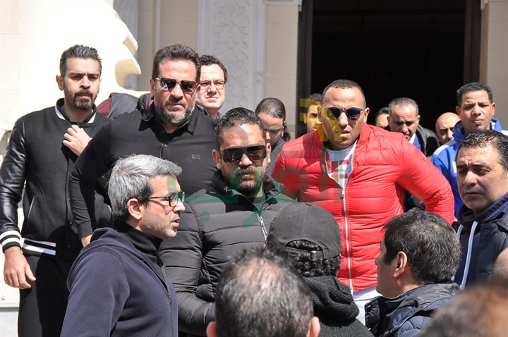 بالصور.. نجوم الفن يشيعون جنازة والد امير كرارة بالصور.. نجوم الفن يشيعون جنازة والد امير كرارة