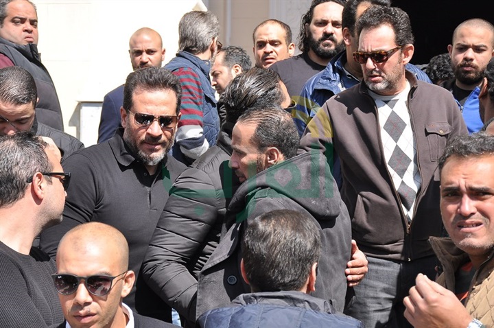 بالصور.. نجوم الفن يشيعون جنازة والد امير كرارة بالصور.. نجوم الفن يشيعون جنازة والد امير كرارة