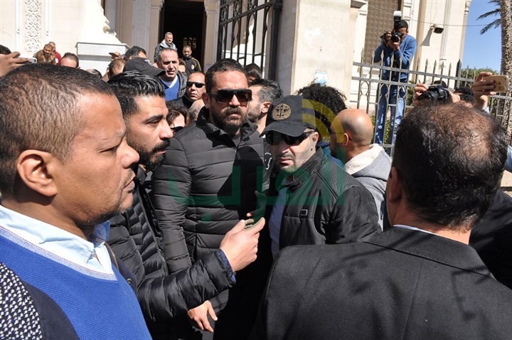 بالصور.. نجوم الفن يشيعون جنازة والد امير كرارة بالصور.. نجوم الفن يشيعون جنازة والد امير كرارة