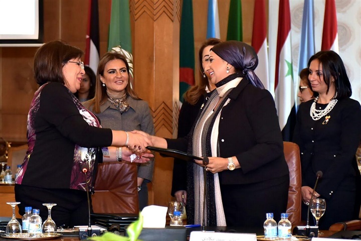 وزيرة الاستثمار: إنشاء مكتب فى الوزارة للتيسير على سيدات الأعمال وزيرة الاستثمار: إنشاء مكتب فى الوزارة للتيسير على سيدات الأعمال