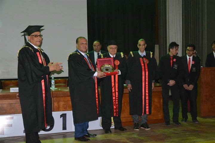 جامعة الزقازيق تحتفل بتخريج دفعة 2016 من طلاب البرنامج الماليزي