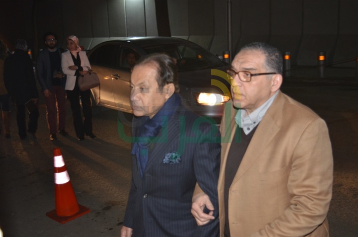 بالصور .. فاروق حسنى يفتتح معرضه السنوى بقاعه أبونتو بالزمالك بالصور .. فاروق حسنى يفتتح معرضه السنوى بقاعه أبونتو بالزمالك