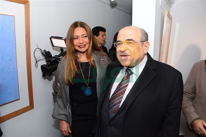 بالصور .. فاروق حسنى يفتتح معرضه السنوى بقاعه أبونتو بالزمالك بالصور .. فاروق حسنى يفتتح معرضه السنوى بقاعه أبونتو بالزمالك