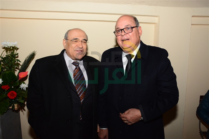 بالصور .. فاروق حسنى يفتتح معرضه السنوى بقاعه أبونتو بالزمالك بالصور .. فاروق حسنى يفتتح معرضه السنوى بقاعه أبونتو بالزمالك